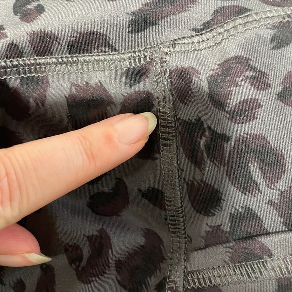 X by Gottex Peach Skin Collection Gray Cheetah Leggings Size XSmall *Read - Picture 14 of 14